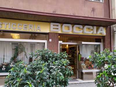 Dal Libert� ci spostiamo ora nel rione Madonnella, in corso Sonnino 31, dove dal 1951 domina la grande pasticceria �Boccia�